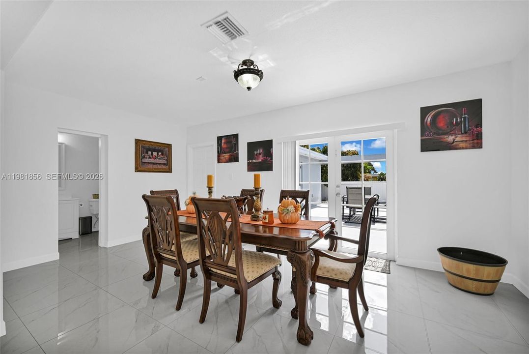 For Sale: $929,999 (6 beds, 4 baths, 2627 Square Feet)