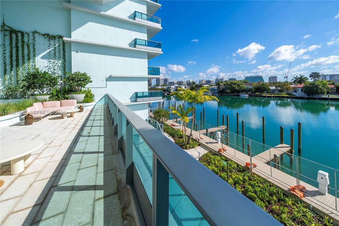 For Sale: $2,695,000 (2 beds, 2 baths, 1851 Square Feet)
