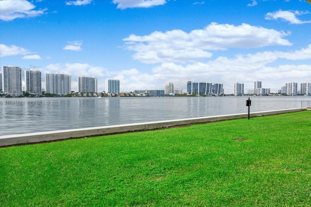 For Sale: $435,000 (2 beds, 2 baths, 1320 Square Feet)