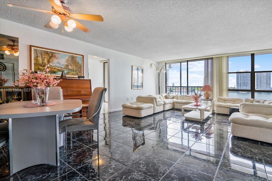 For Sale: $435,000 (2 beds, 2 baths, 1320 Square Feet)
