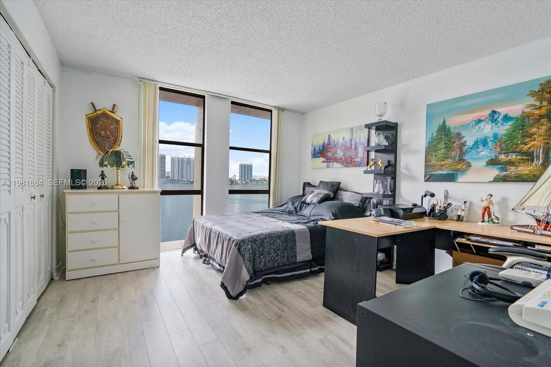 For Sale: $435,000 (2 beds, 2 baths, 1320 Square Feet)