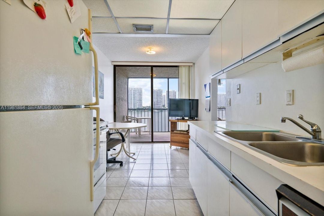 For Sale: $435,000 (2 beds, 2 baths, 1320 Square Feet)