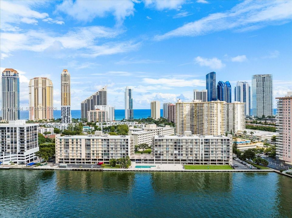 For Sale: $435,000 (2 beds, 2 baths, 1320 Square Feet)
