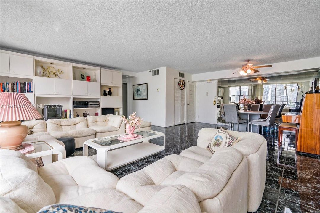 For Sale: $435,000 (2 beds, 2 baths, 1320 Square Feet)