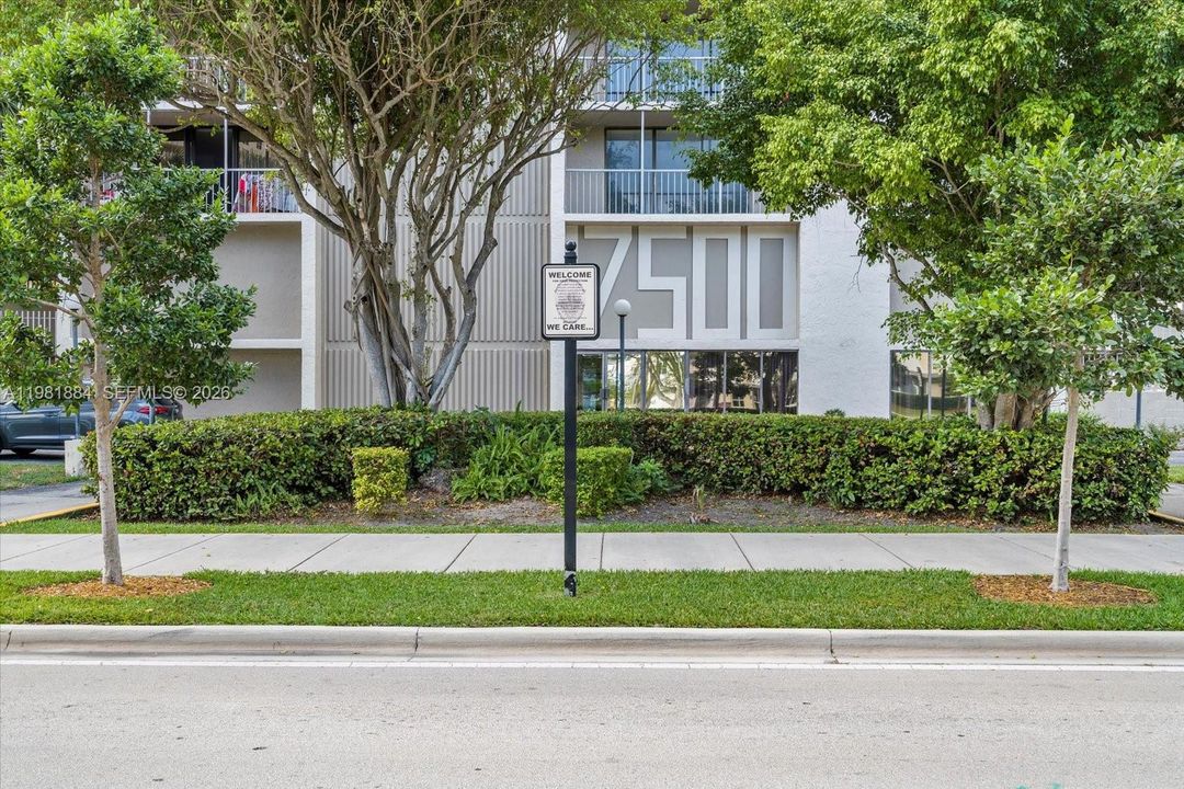 For Sale: $435,000 (2 beds, 2 baths, 1320 Square Feet)