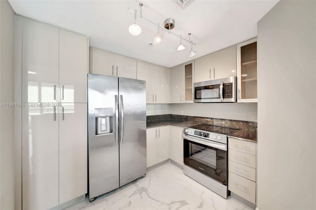 На продажу: $699,000 (2 спален, 2 ванн, 1274 Квадратных фут)
