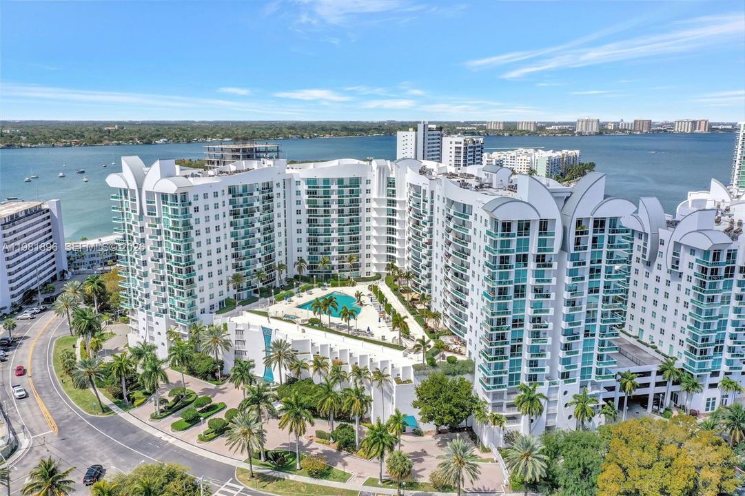 На продажу: $699,000 (2 спален, 2 ванн, 1274 Квадратных фут)