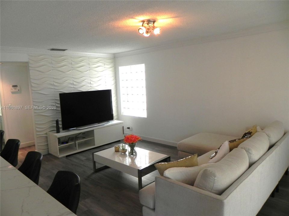 2026 SO FLO Real Estate Group 365 Somerset Way Weston