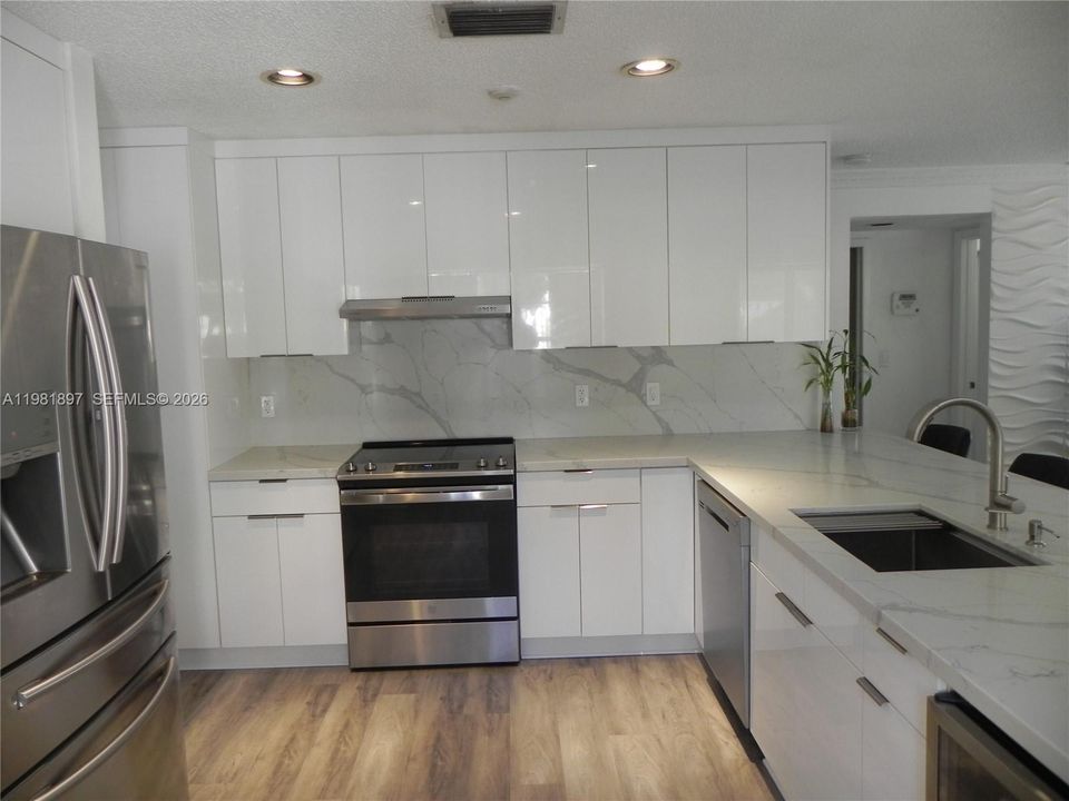 2026 SO FLO Real Estate Group 365 Somerset Way Weston
