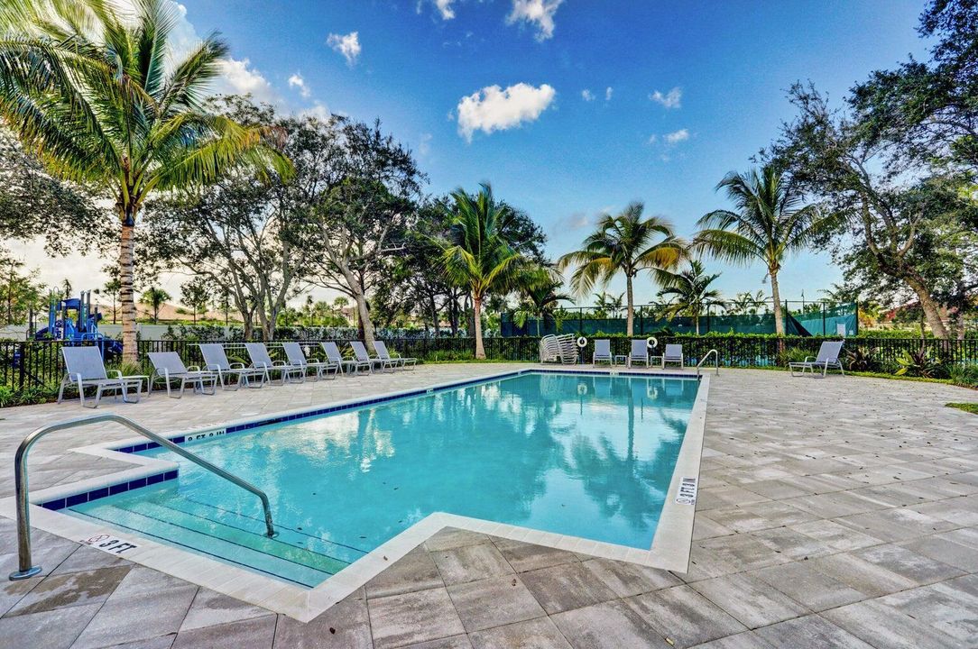 TOSCANA POOL