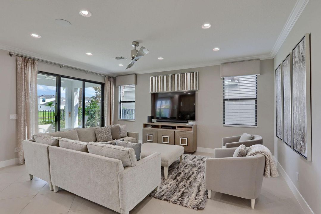 LIVING RM