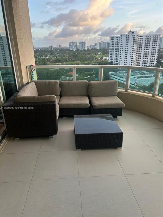 For Sale: $660,000 (2 beds, 3 baths, 1650 Square Feet)