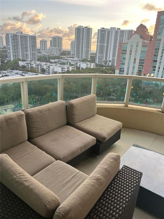 For Sale: $660,000 (2 beds, 3 baths, 1650 Square Feet)