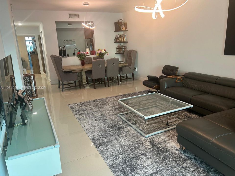 For Sale: $660,000 (2 beds, 3 baths, 1650 Square Feet)