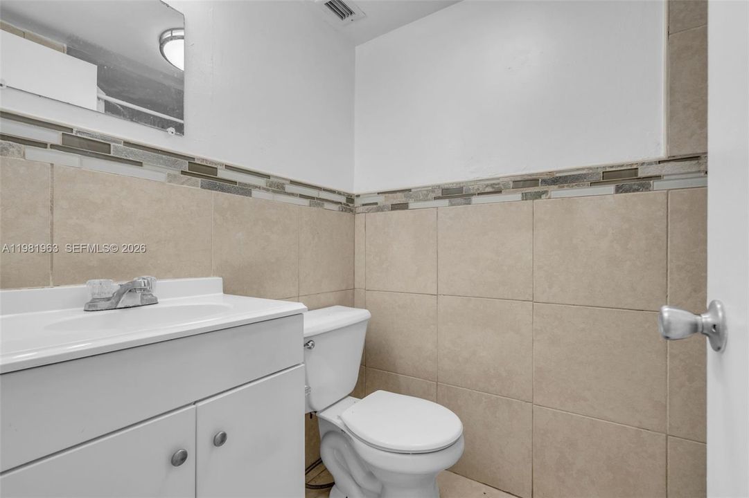 На продажу: $285,000 (2 спален, 2 ванн, 1073 Квадратных фут)