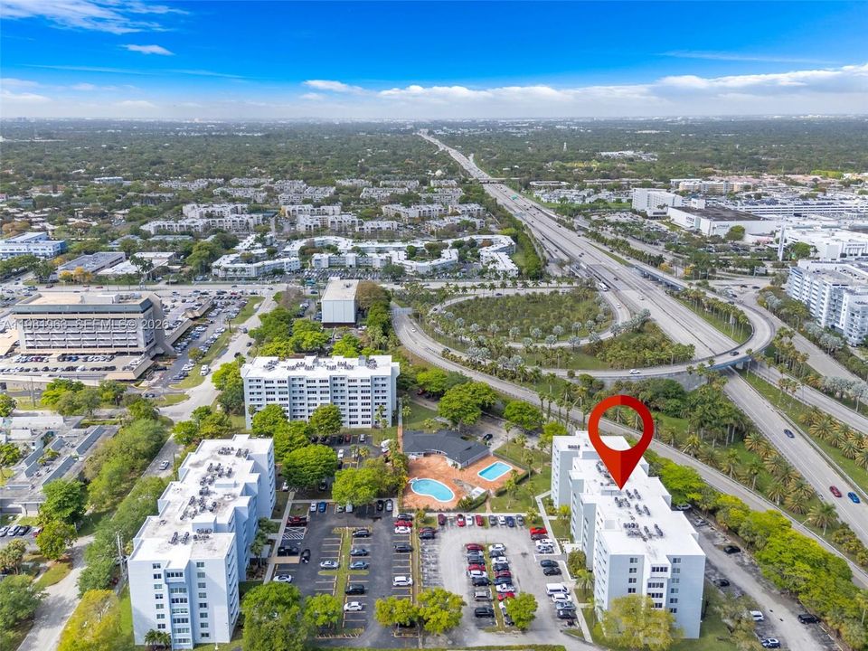На продажу: $285,000 (2 спален, 2 ванн, 1073 Квадратных фут)