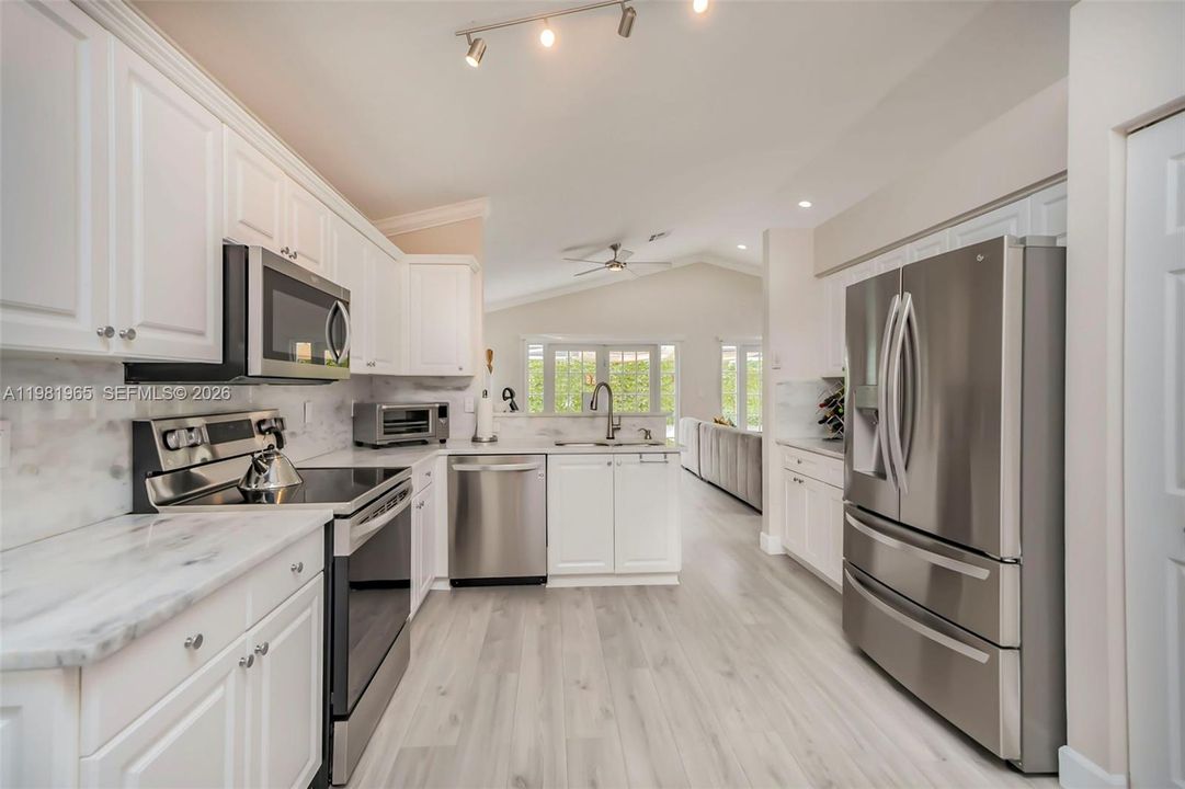 For Sale: $750,000 (3 beds, 2 baths, 1927 Square Feet)