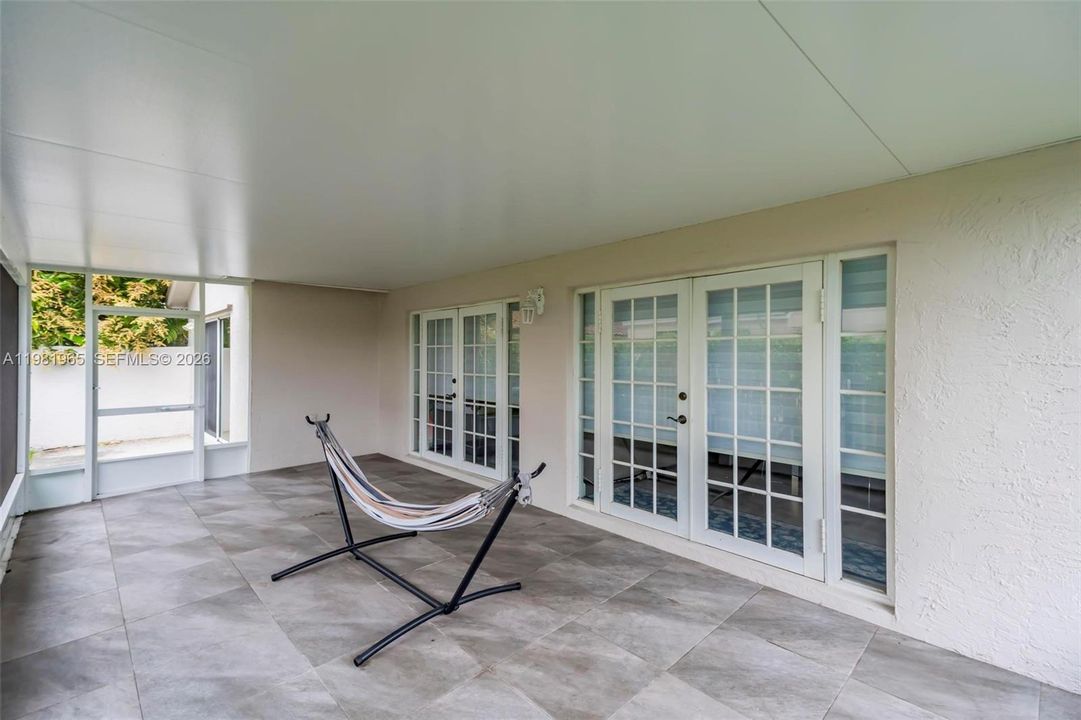 For Sale: $750,000 (3 beds, 2 baths, 1927 Square Feet)