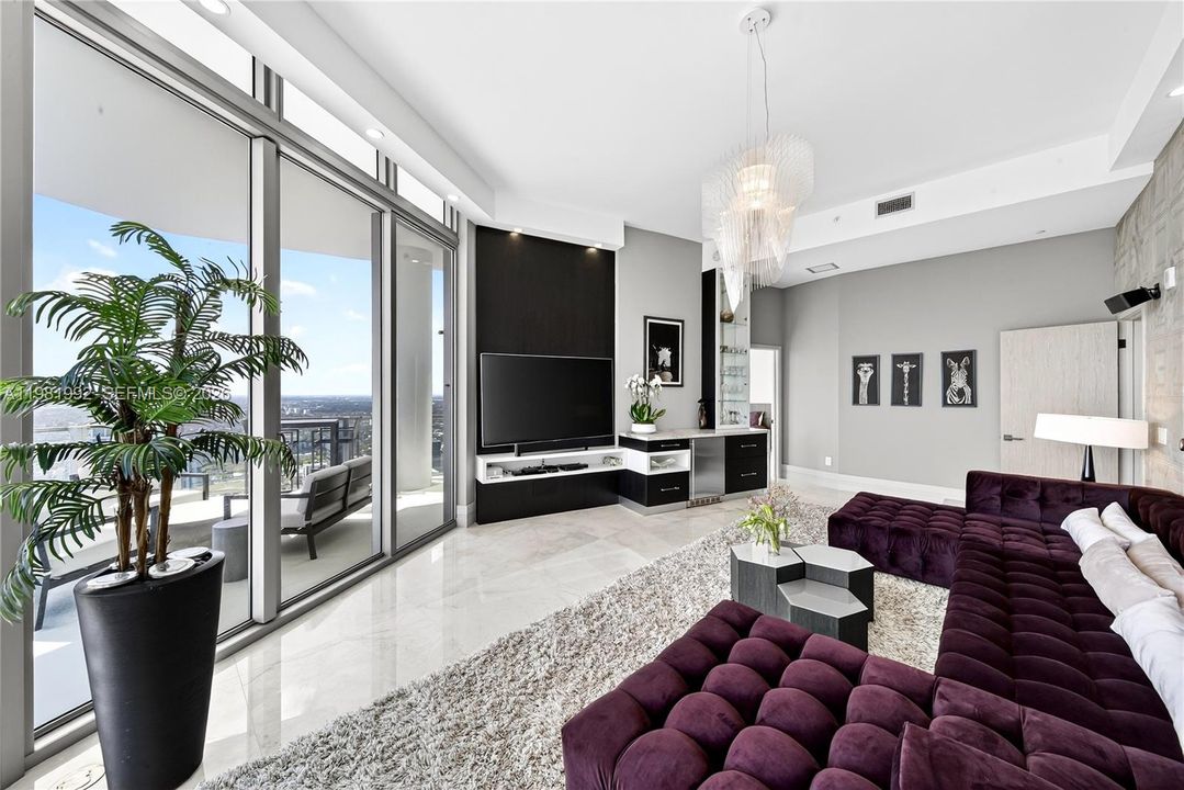 Active With Contract: $4,999,999 (5 beds, 5 baths, 3812 Square Feet)