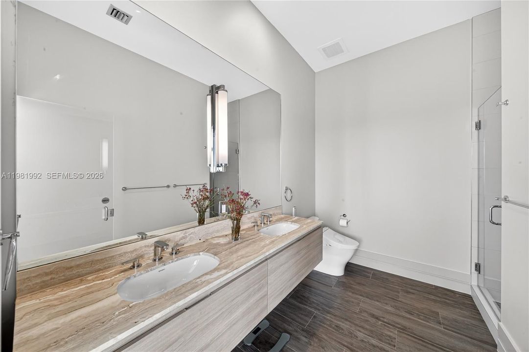 Active With Contract: $4,999,999 (5 beds, 5 baths, 3812 Square Feet)