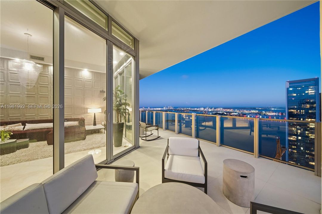 Active With Contract: $4,999,999 (5 beds, 5 baths, 3812 Square Feet)