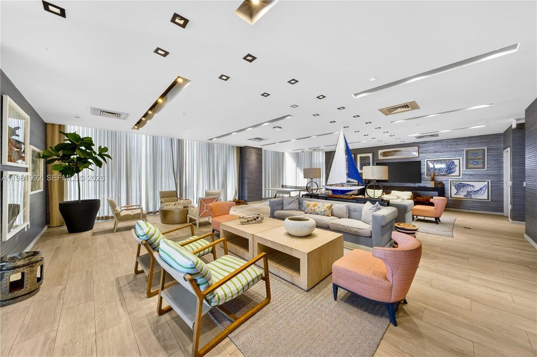 Active With Contract: $4,999,999 (5 beds, 5 baths, 3812 Square Feet)