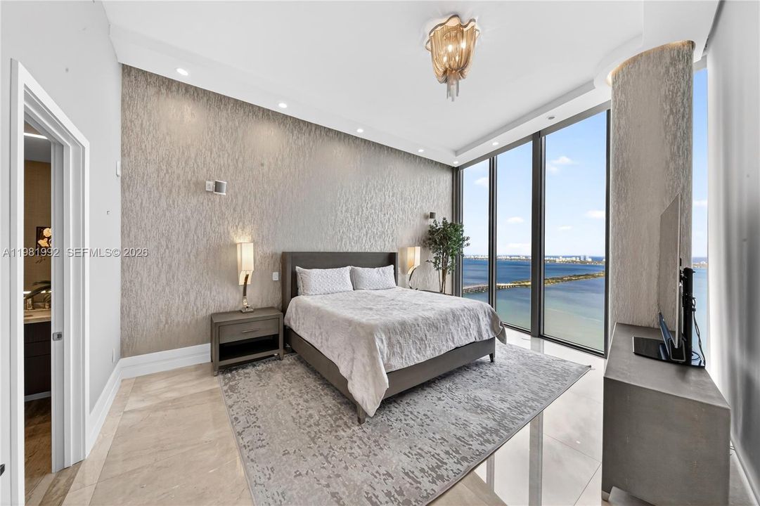 Active With Contract: $4,999,999 (5 beds, 5 baths, 3812 Square Feet)
