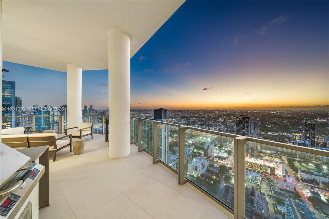 Active With Contract: $4,999,999 (5 beds, 5 baths, 3812 Square Feet)