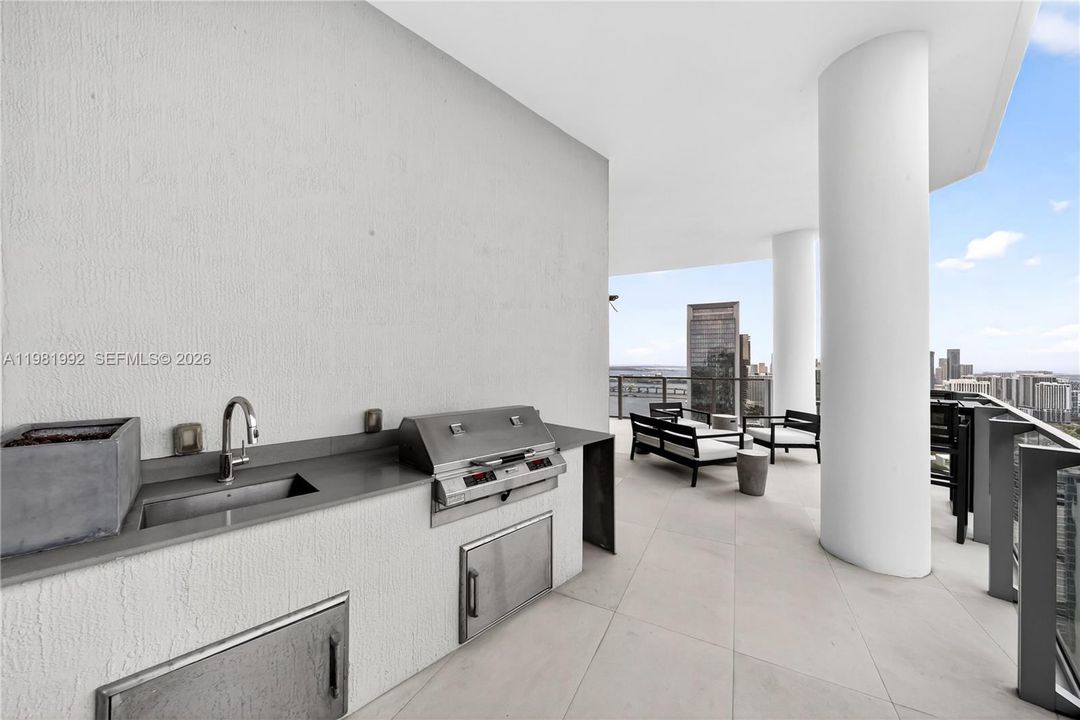 Active With Contract: $4,999,999 (5 beds, 5 baths, 3812 Square Feet)