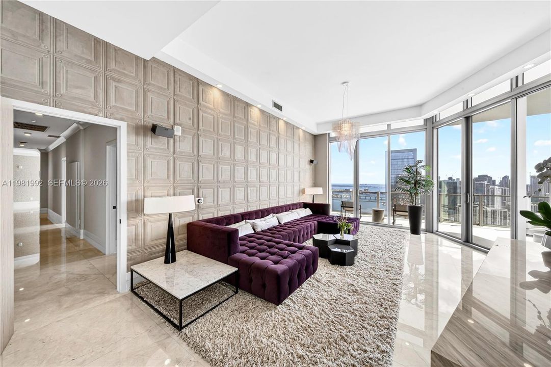 Active With Contract: $4,999,999 (5 beds, 5 baths, 3812 Square Feet)