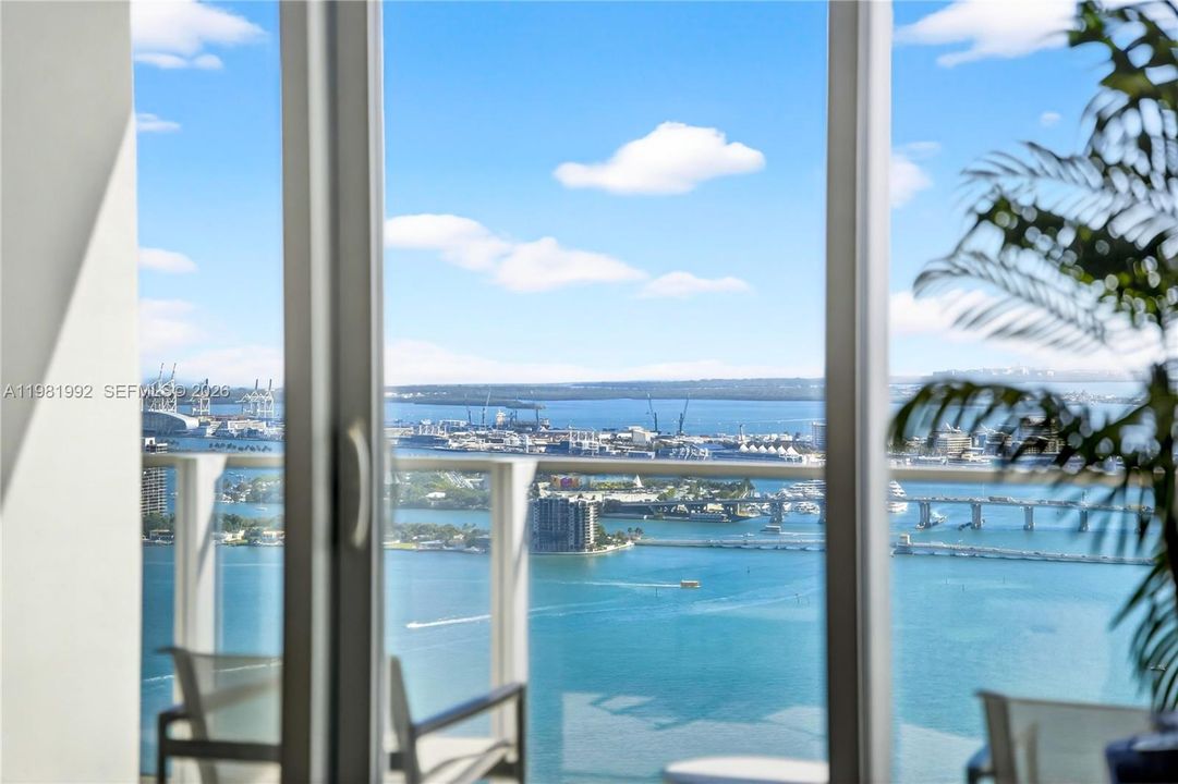 Active With Contract: $4,999,999 (5 beds, 5 baths, 3812 Square Feet)
