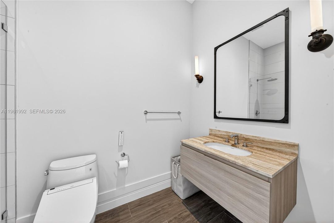 Active With Contract: $4,999,999 (5 beds, 5 baths, 3812 Square Feet)