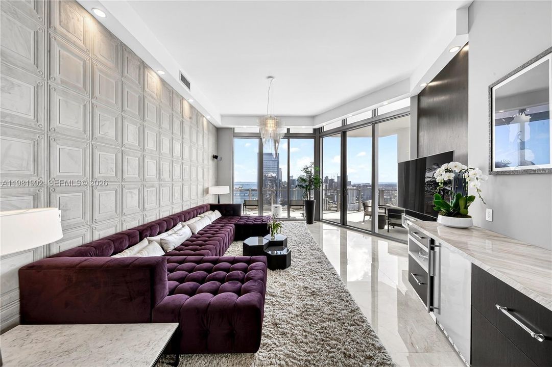 Active With Contract: $4,999,999 (5 beds, 5 baths, 3812 Square Feet)