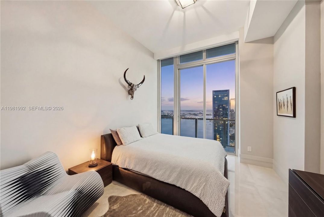 Active With Contract: $4,999,999 (5 beds, 5 baths, 3812 Square Feet)