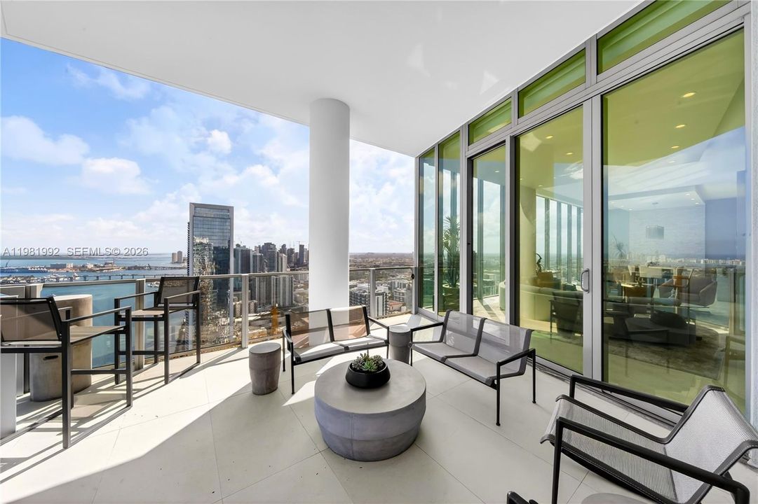 Active With Contract: $4,999,999 (5 beds, 5 baths, 3812 Square Feet)