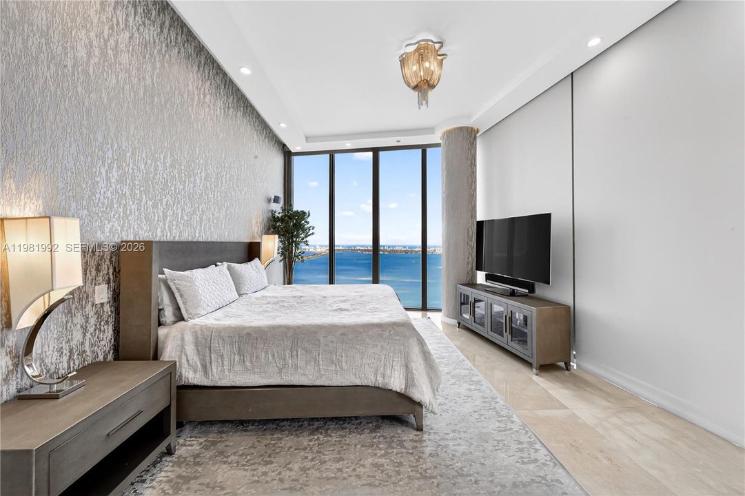 Active With Contract: $4,999,999 (5 beds, 5 baths, 3812 Square Feet)