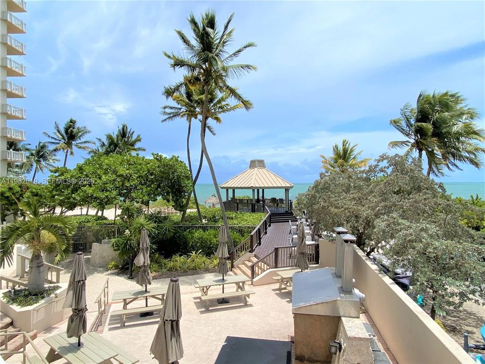 BBQ Area overlooking the Ocean