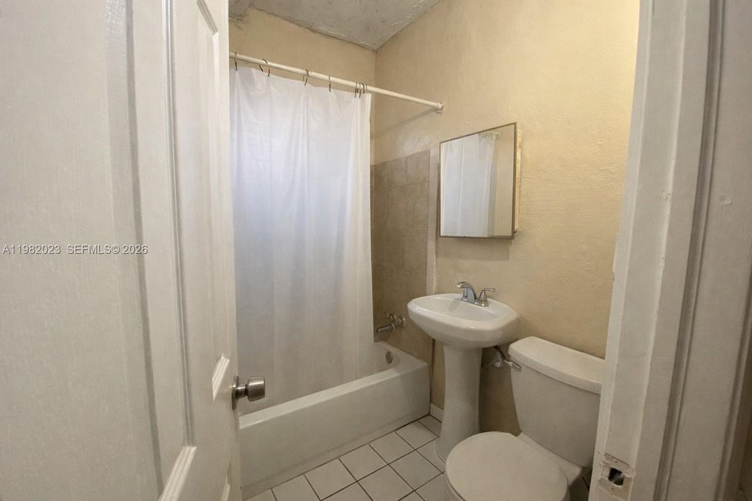 For Rent: $1,200 (1 beds, 1 baths, 2397 Square Feet)