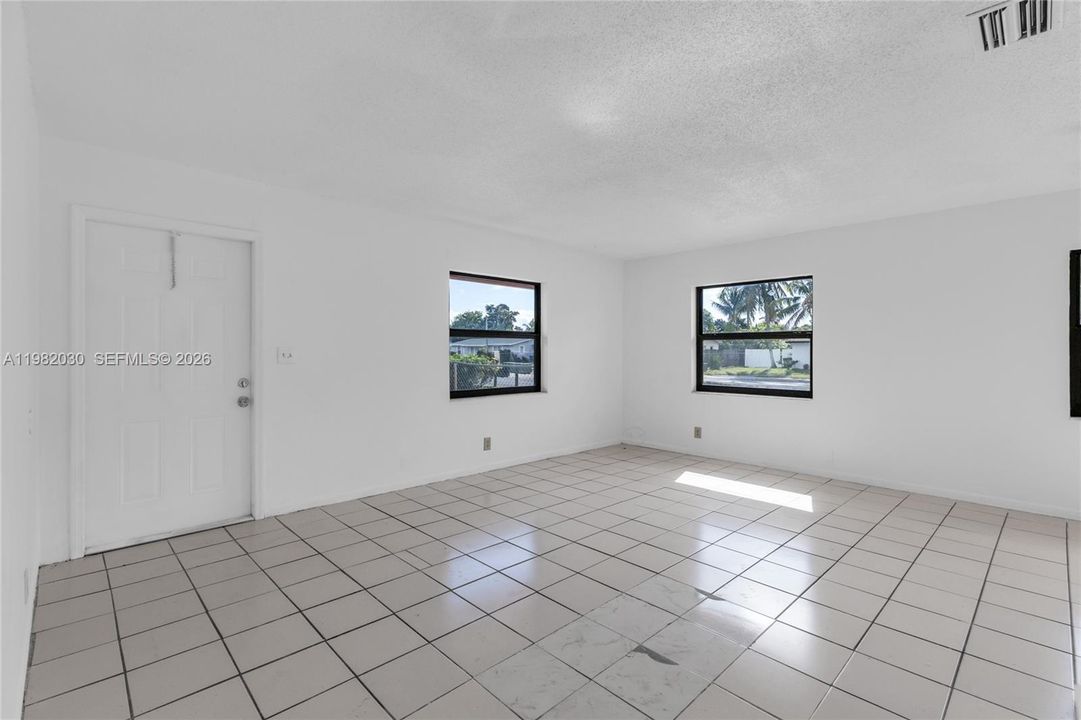 En Venta: $749,825 (0 camas, 0 baños, 2025 Pies cuadrados)