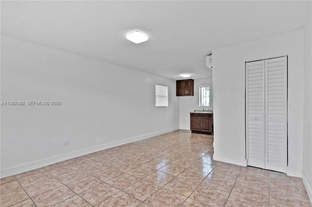 For Rent: $1,150 (0 beds, 1 baths, 3651 Square Feet)