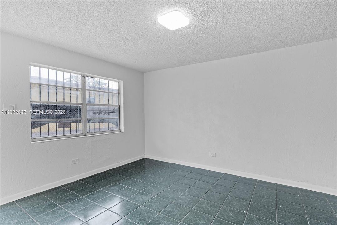 For Rent: $1,150 (0 beds, 1 baths, 3651 Square Feet)