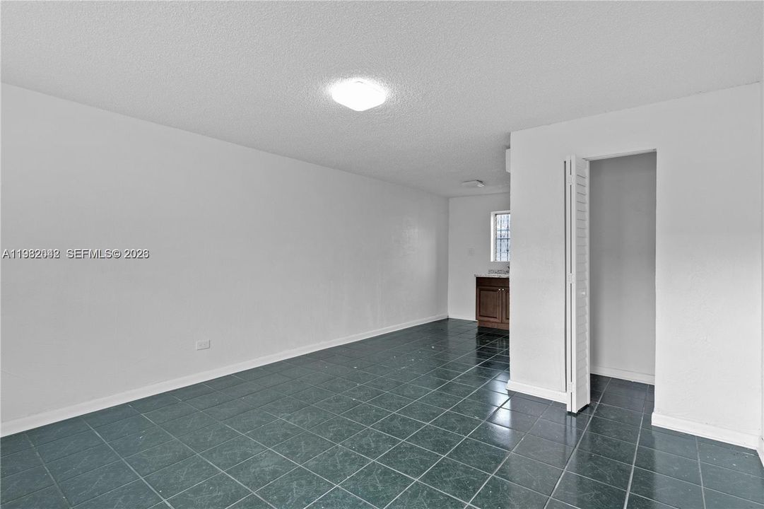 For Rent: $1,150 (0 beds, 1 baths, 3651 Square Feet)