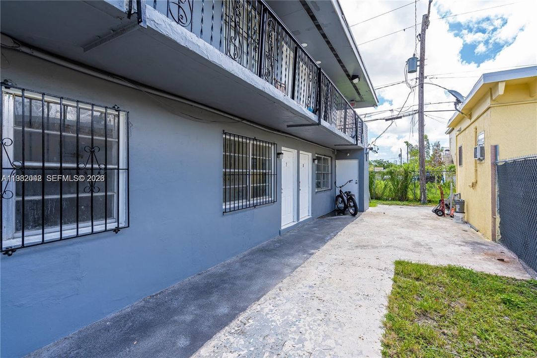 For Rent: $1,150 (0 beds, 1 baths, 3651 Square Feet)