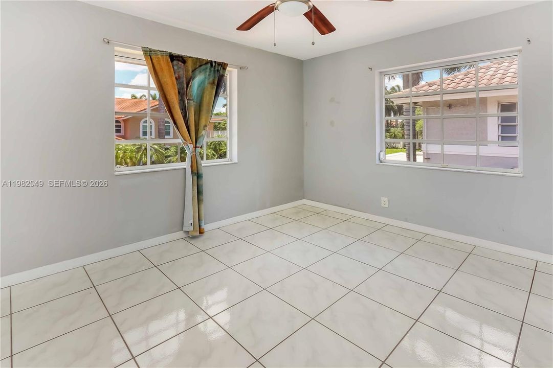 En Venta: $1,425,000 (5 camas, 3 baños, 3156 Pies cuadrados)