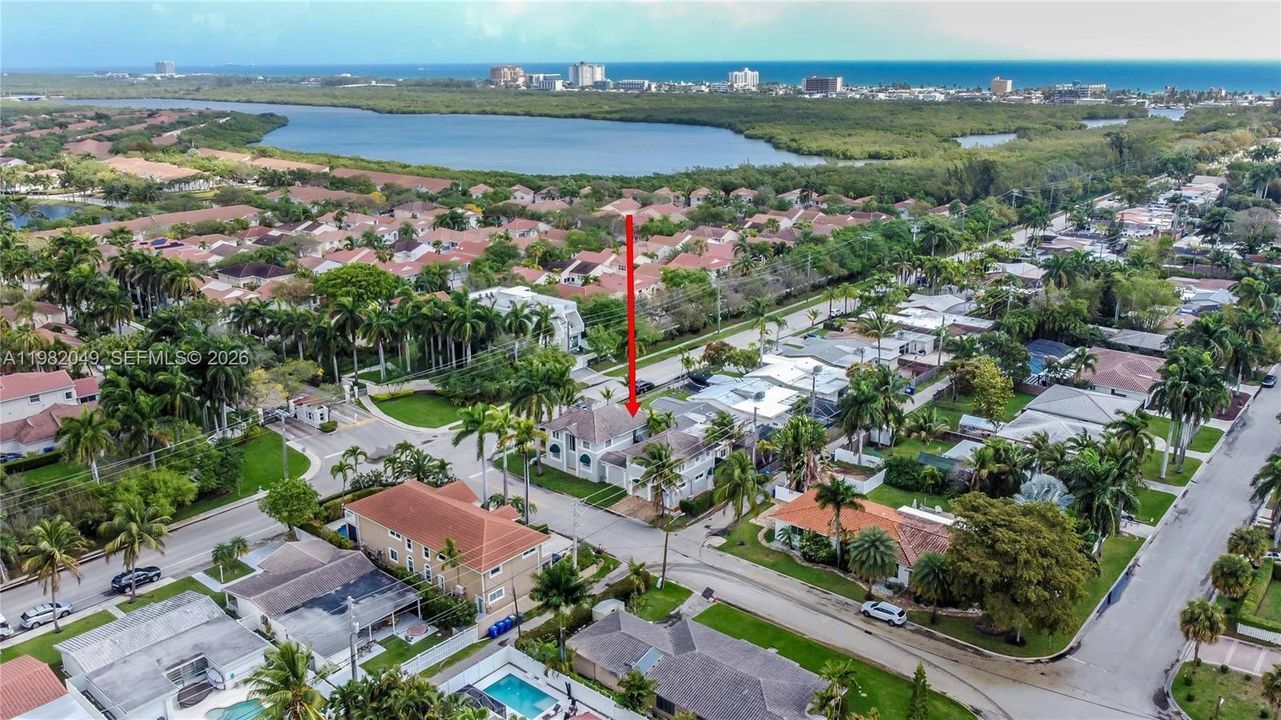 En Venta: $1,425,000 (5 camas, 3 baños, 3156 Pies cuadrados)
