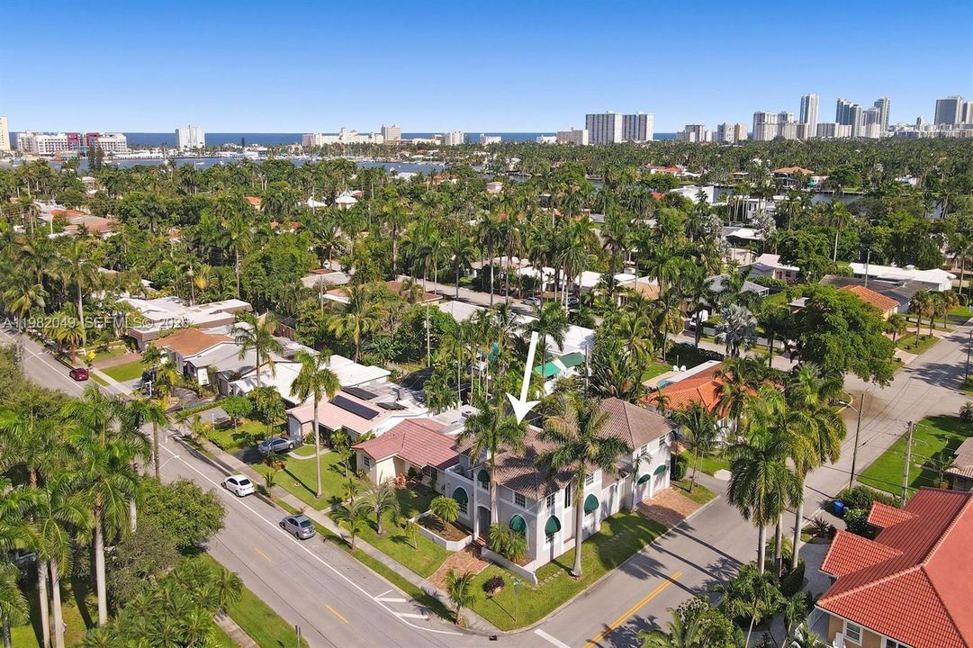 En Venta: $1,425,000 (5 camas, 3 baños, 3156 Pies cuadrados)