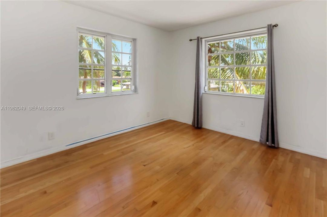 En Venta: $1,425,000 (5 camas, 3 baños, 3156 Pies cuadrados)