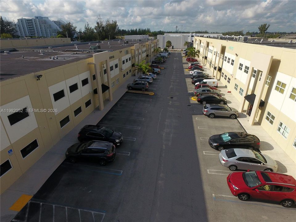 В аренду: $8,000 (0 спален, 0 ванн, 0 Квадратных фут)