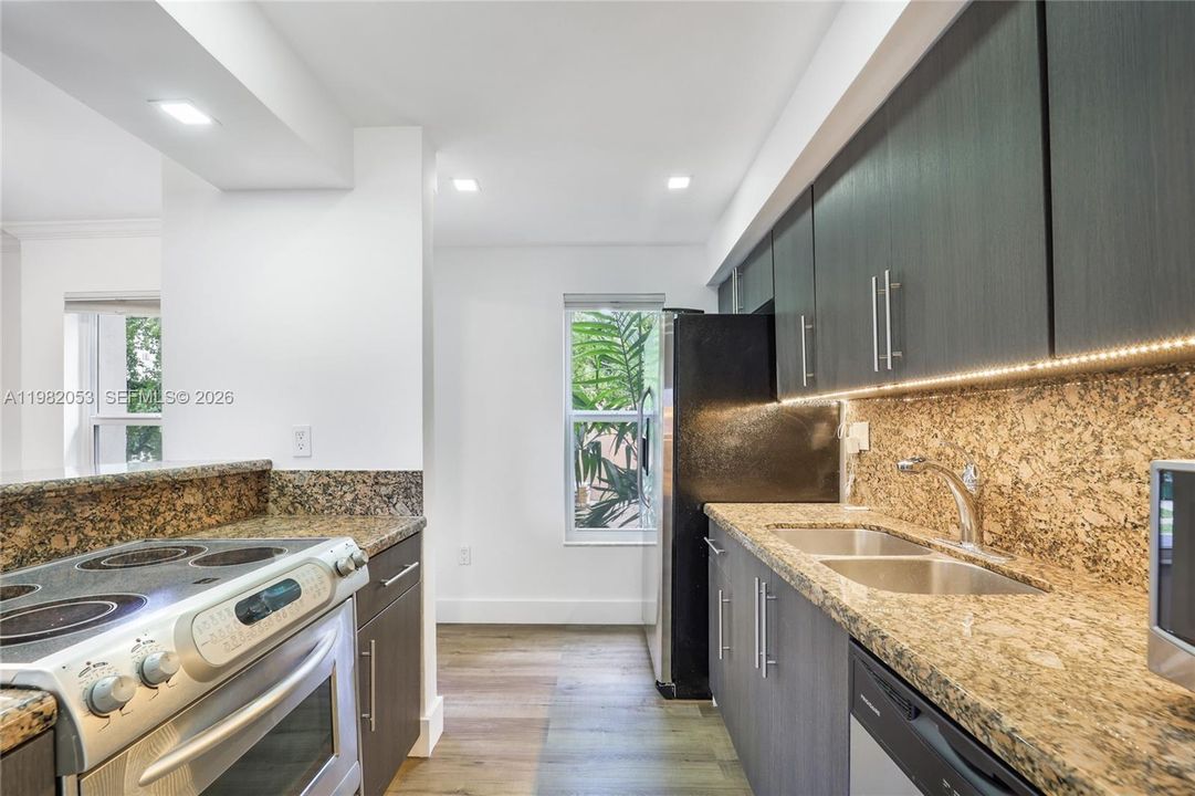 En Venta: $425,000 (2 camas, 2 baños, 1015 Pies cuadrados)