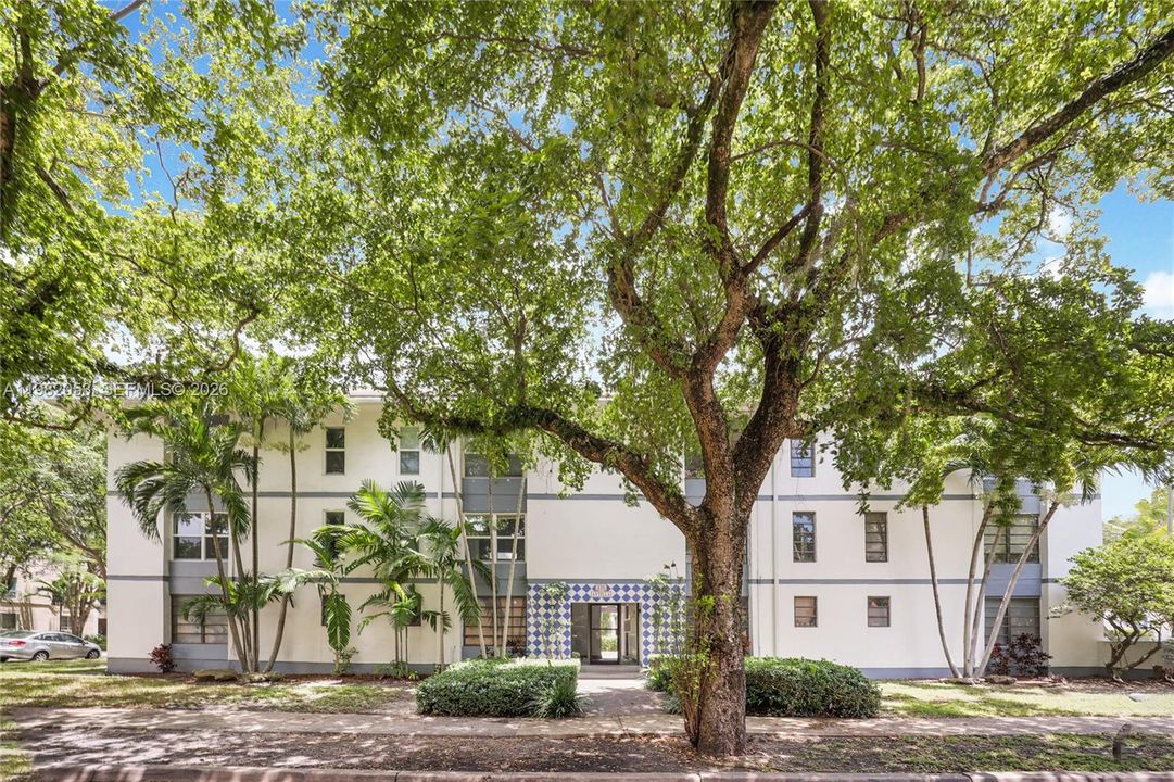 En Venta: $425,000 (2 camas, 2 baños, 1015 Pies cuadrados)